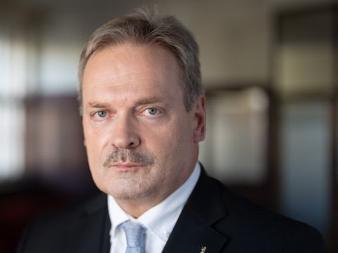 Herr Staatssekretär Dirk Feuerberg