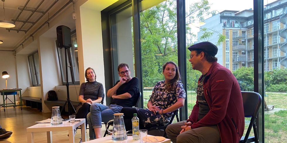 Diskussionsteilnehmer*innen von "(Ohn-)Macht überwinden!" in der Stadtbibliothek Friedrichshain-Kreuzberg