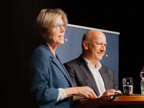 Kai Wegner vor Ort in Friedrichshain-Kreuzberg