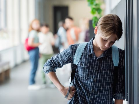 Schüler wird von Gruppe gemobbt