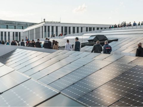 Solaranlage auf dem Dach vom Futurium Berlin