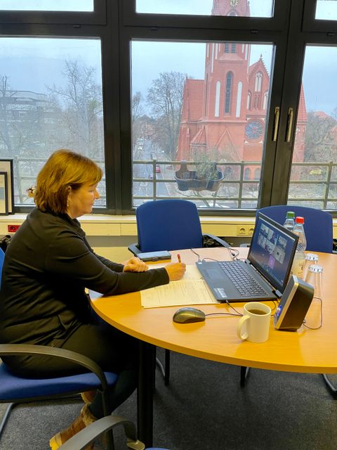 Bezirksstadträtin Böhm (Jugend und Gesundheit) nimmt an der Online-Konferenz teil