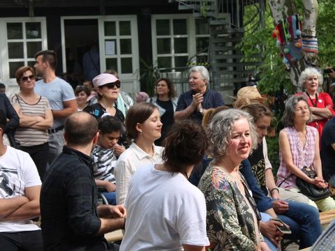 Bildvergrößerung: Mehrere hundert Gäste kamen zum Sommerfest