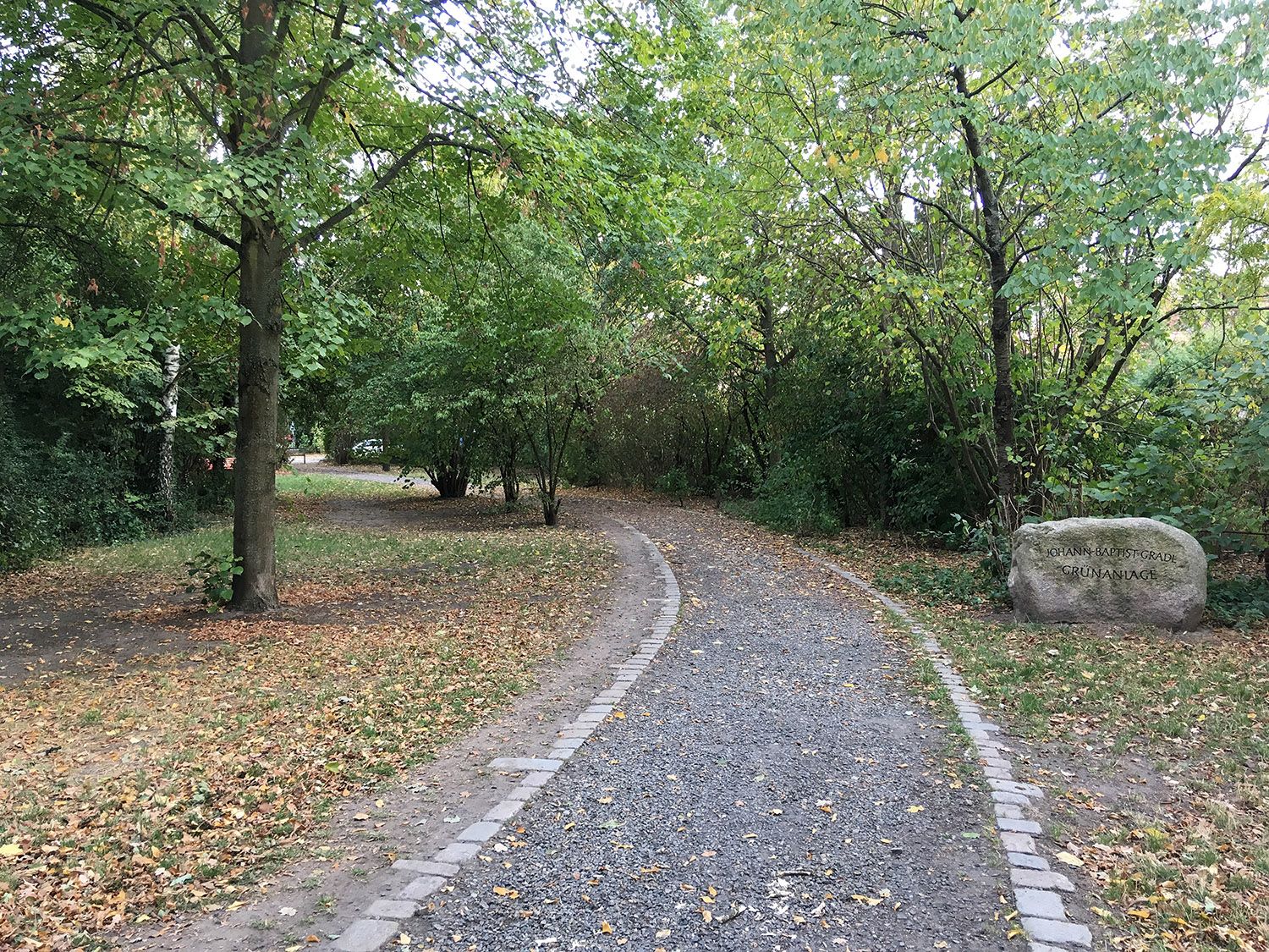 Wege im Grünzug vor der Sanierung