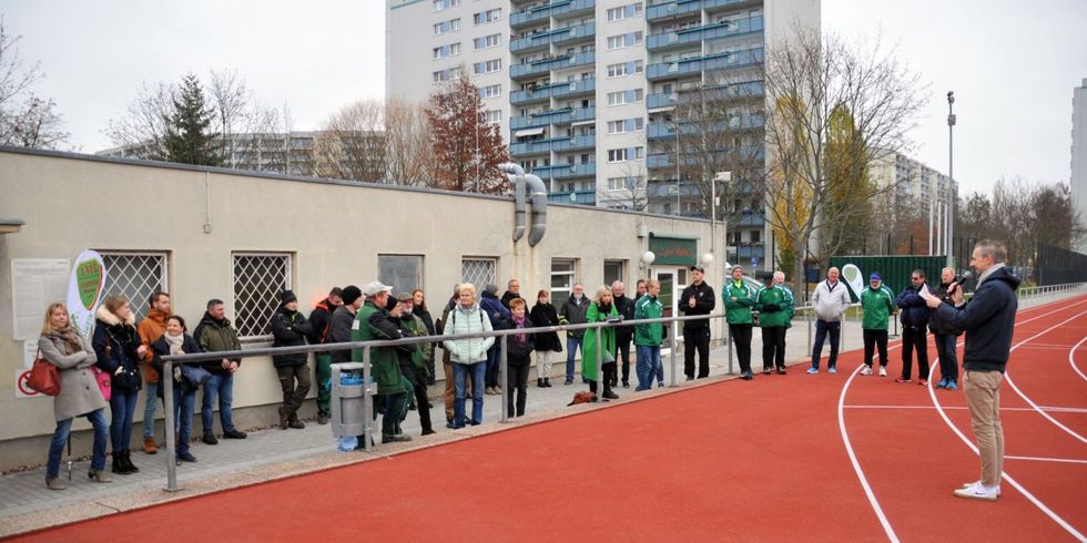 Übergabe der sanierte Sportanlage Allee der Kosmonauten 131 an den Verein 1. VfL Fortuna Marzahn - Ansprache Gordon Lemm