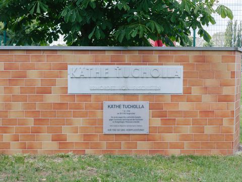 Bildvergrößerung: Denkmal Käthe Tucholla, geb. Scheffler