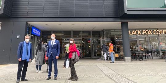 Bezirksburgermeister Besucht Shoppingcenter Wilma Berlin De