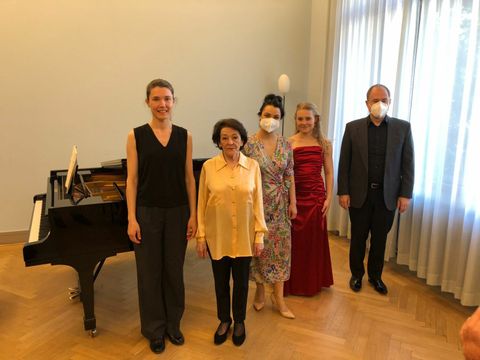 V.l.n.r. Taisia Hadizadeh (Piano), Elzbieta Sternlicht (Piano), Ireene Collino (Gesang), Katharina Holzapfel (Gesang), Fabio Costa (Piano)