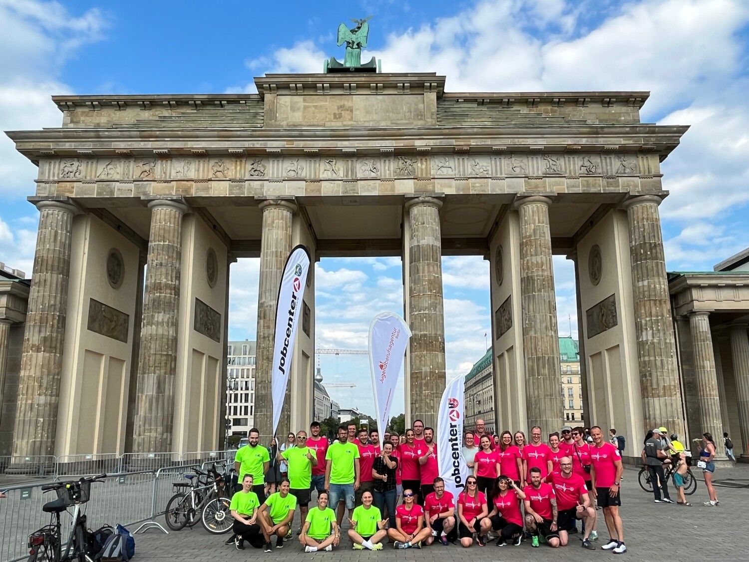 Gruppenbild Berliner TEAM-Staffel mit Jobcenter Neukölln 2023