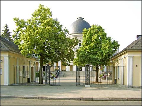 Haupteingang am Krematorium