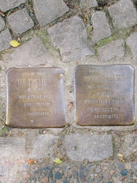 Bildvergrößerung: Stolperstein für Familie Lustig