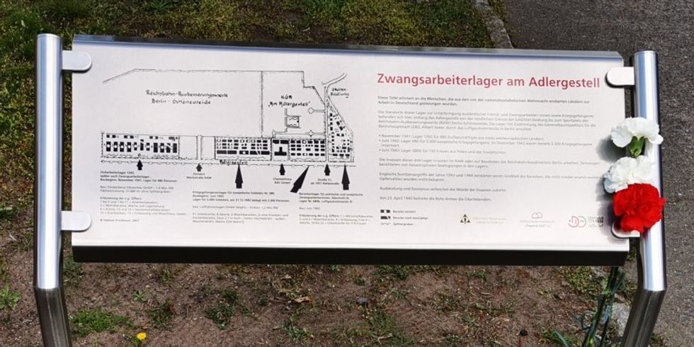 Gedenktafel für Zwangsarbeiterlager am Adlergestell