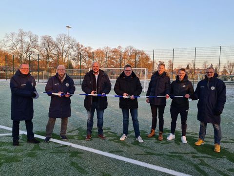 Bildvergrößerung: Übergabe des sanierten Kunstrasenplatzes im Sportpark Staaken 