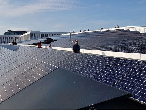 Solaranlage auf dem Dach des Futuriums