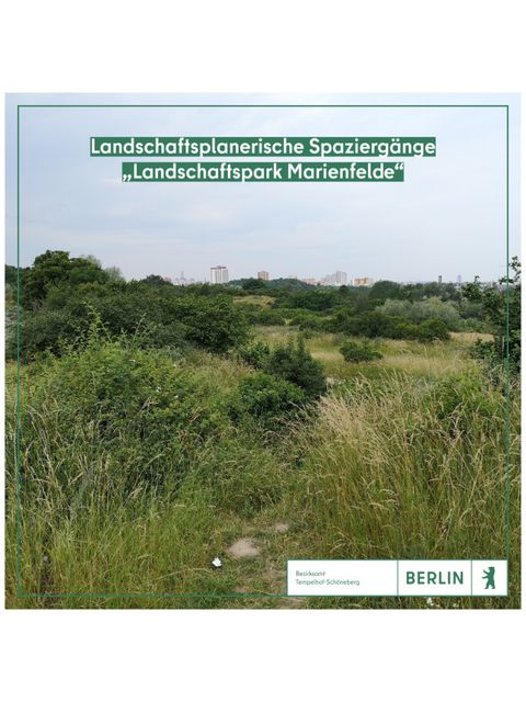 Eine grüne Wiese, im Hintergrund Hochhäuser. Im Vordergrund die Worte „Landschaftsplanerische Spaziergänge ,Landschaftspark Marienfelde‘“ 