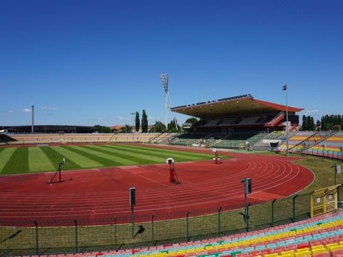 Bildvergrößerung: Innenanssicht des Stadions am Frieidrch-Ludwig-Jahn-Sportparks