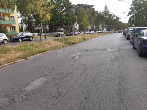 Bildvergrößerung: Beispiel Fahrbahnzustand Richtung Waltraudstraße, Clayallee vor der Baumaßnahme