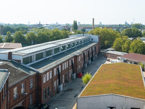 Dach mit Solaranlage des Motorwerks Berlin.