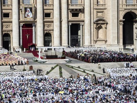 19 Jahre nach ihrem Tod wird Mutter Teresa am 4. September 2016 von Papst Franziskus in Rom heilig gesprochen