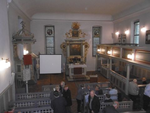 Kirchenraum mit Altar der Jesuskirche in Kausldorf