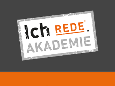 Schriftzug Ich rede Akademie auf grau-orangenem Hintergrund