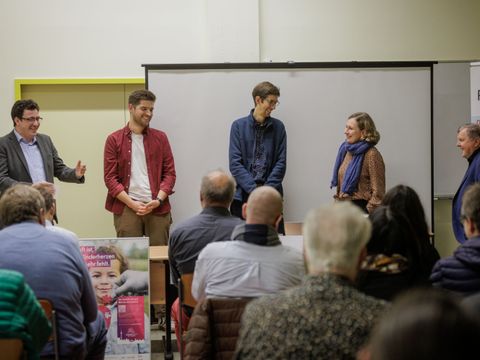 Bildvergrößerung: v.l.n.r.: Juri Effenberg (Regionalinkubator Berlin Südwest), Louis Kott (Regenwasseragentur Berlin), Dr. Nico Becker (Institut für Meteorologie, FU Berlin), Christine Hellerström (Kompetenzzentrum Natürlicher Klimaschutz), Harald Kraft (Ingenieurbüro Kraft)