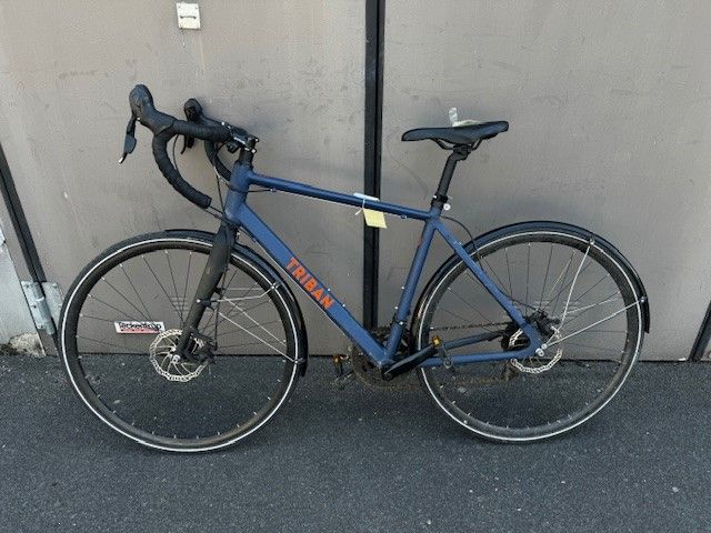 Blau-rotes Herrenfahrrad