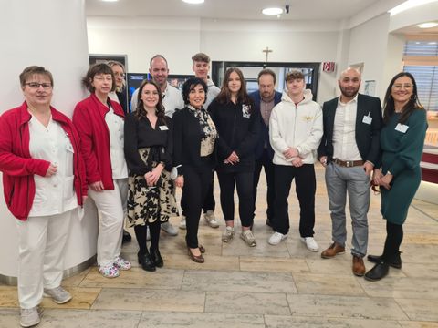 Bildvergrößerung: BzBmin mit Schülern zu Besuch in der Caritas-Klinik Dominikus