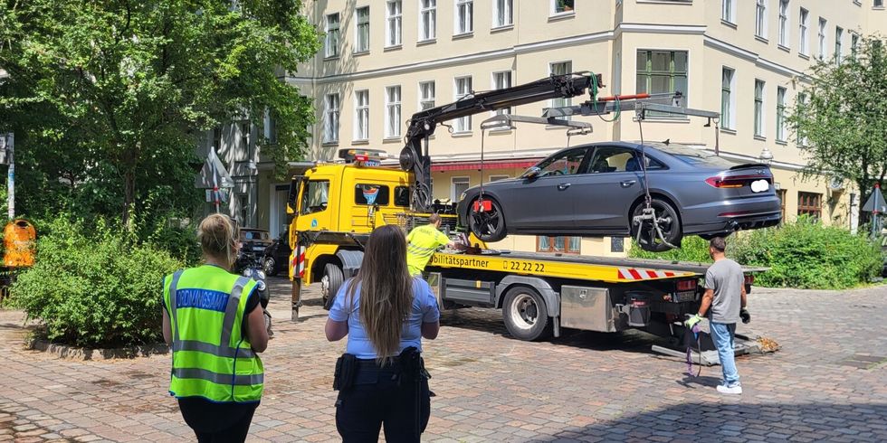 Dieser Audi hat im Graefekiez andere Verkehrsteilnehmer*innen behindert, deshalb wird er umgesetzt