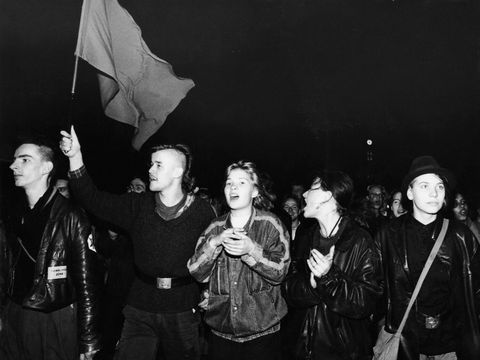 Der 19-jährige Frank Ebert (links) mit seinen Freunden bei einer Demonstration am 24. Oktober 1989 in Ost-Berlin.