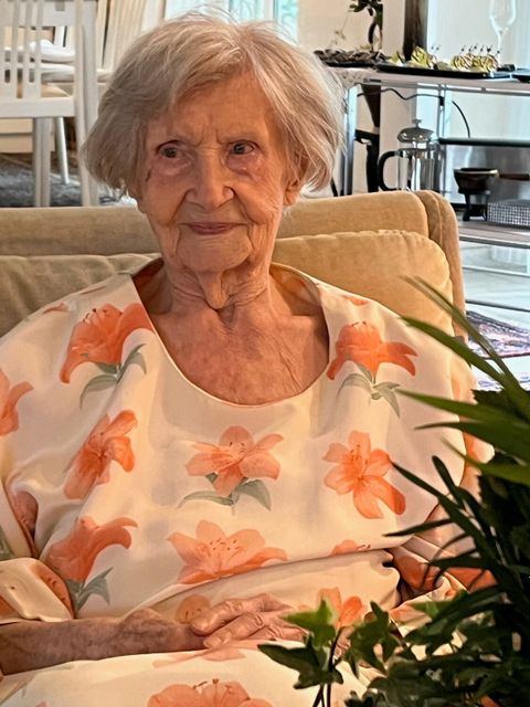 Bildvergrößerung: Zu Gast beim 101. Geburtstag von Annelore Zotzmann 