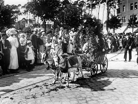 Max Skladanowsky, Erntefestumzug am Bismarckplatz, 1910