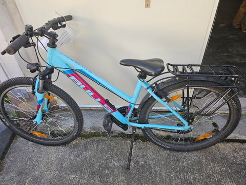 Blaues Kinderfahrrad