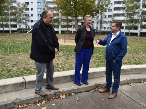 Bezirksbürgermeister Martin Schaefer, Lichtenberg, Bezirksbürgermeisterin Dr. Cordelia Koch, Pankow, Herr Ralf Weist vom Mieterbeirat der HOWOGE