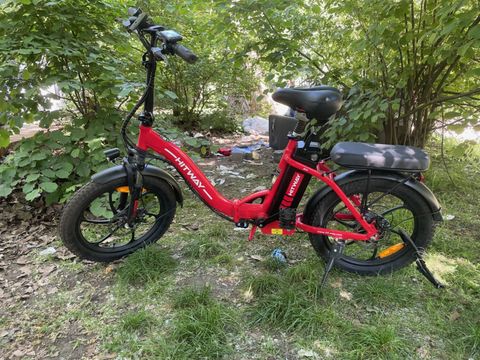 Rotes E-Bike