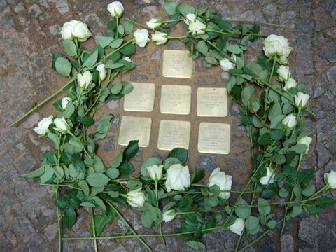 Stolpersteinverlegung für die Familie Merory