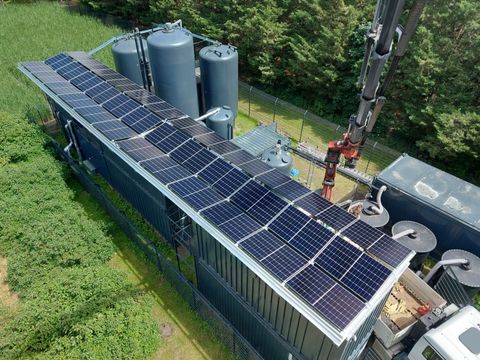 Bildvergrößerung: Montage der Solarmodule