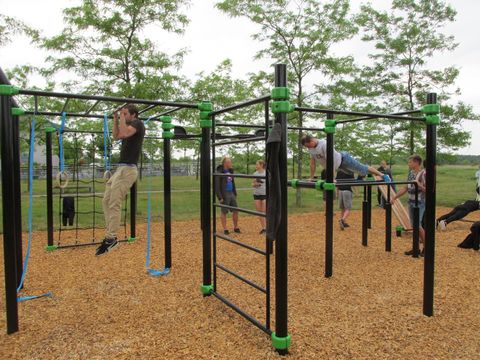 Calisthenics-Alnage Am Flugplatz/ Landstadt Gatow