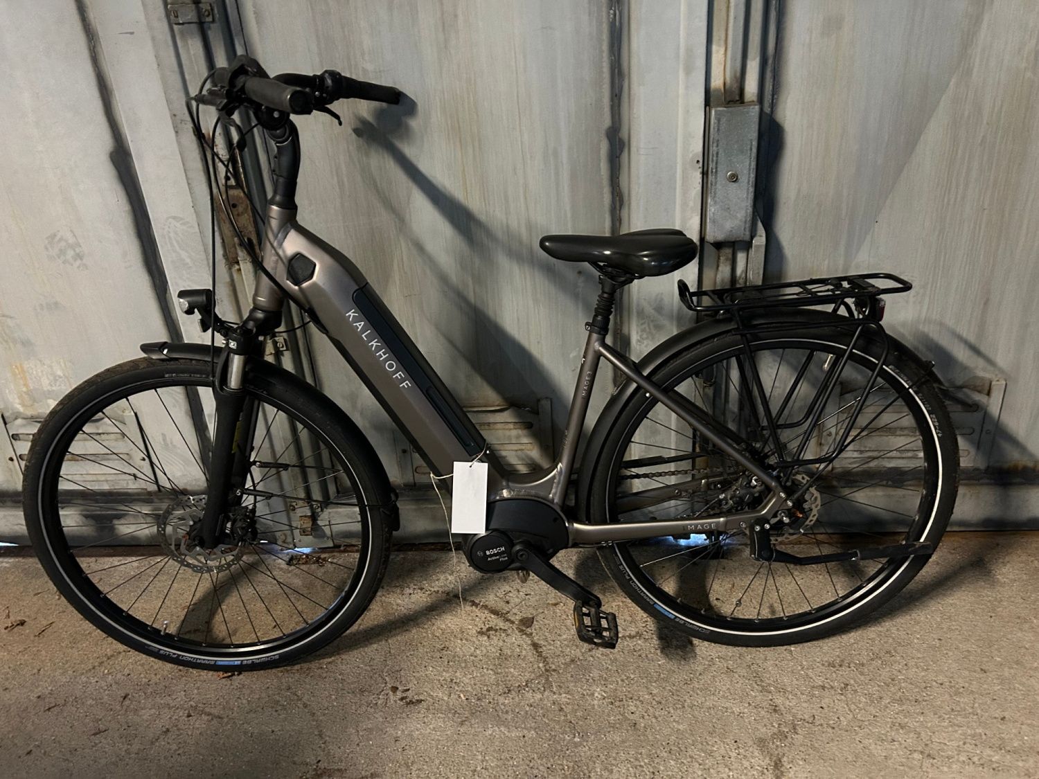 Silbernes E-Bike