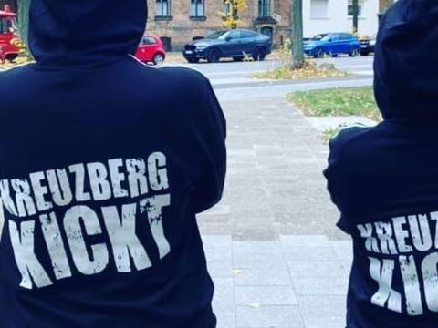 Wer kickt? Kreuzberg kickt! Seit 2011 ein beliebtes Hallenfußball-Projekt, eine Institution im Kiez