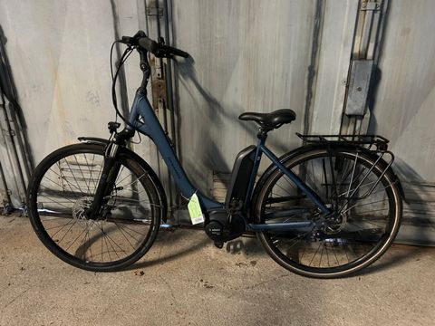 Blaues E-Bike