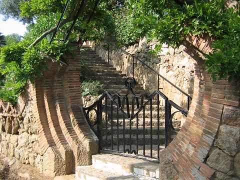 Das Eingangstor zum Park Güell in Barcelona