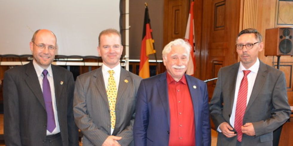 Verleihung der Bürgermedaille Treptow-Köpenick 2016 (v.l.n.r. Vorsteher der BVV Peter Groos, Rainer Schwadtke, Jürgen Hilbrecht, Stellv. Bezirksbürgermeister Gernot Klemm)