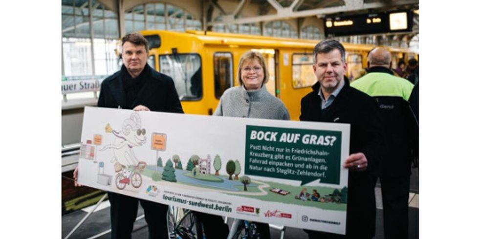 Feierliche Eröffnung der Kampagne am U-Bahnhof Warschauer Straße