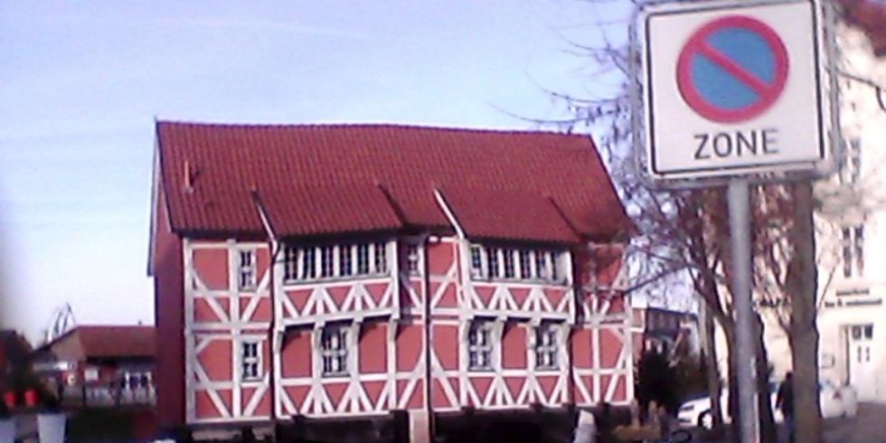 Ein buntes Haus am Hafen