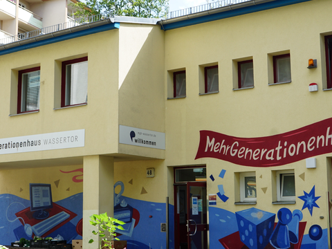 Außenansicht des Mehrgenerationenhauses Wassertor in Berlin-Kreuzberg