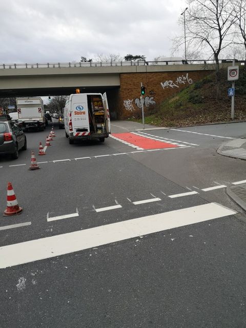 Bildvergrößerung: Erneuerte Markierungen im Kreuzungsbereich Holzhauser Str.