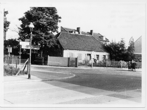 Historische Aufname vom ehemaligen Büdnerhaus Krokusstaße 81 in schwarz-weiß