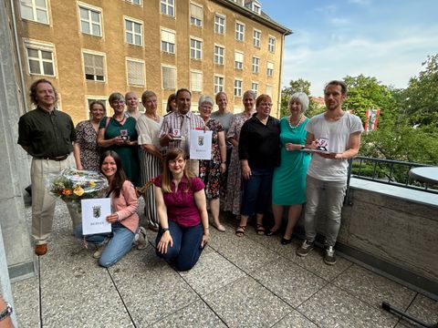 Verleihung der Bezirksverdienstmedaille 2022 im Balkonsaal des Rathauses Tiergarten