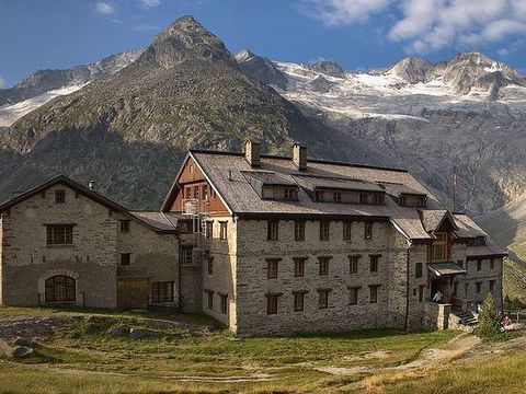 Blick auf die Berliner Hütte im Zillertal in den Tiroler Alpen